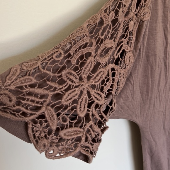 L*Space Romper with open back and embroidered sleeves - Picture 3 of 3